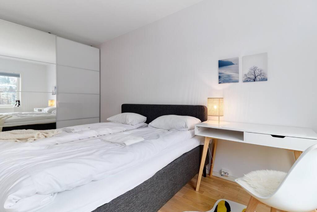 Bergen'S Finest: Sleek Oasis With Two Bedroom Екстер'єр фото