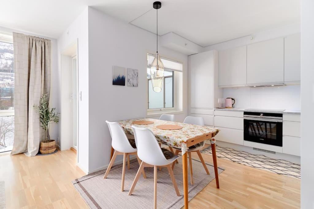 Bergen'S Finest: Sleek Oasis With Two Bedroom Екстер'єр фото