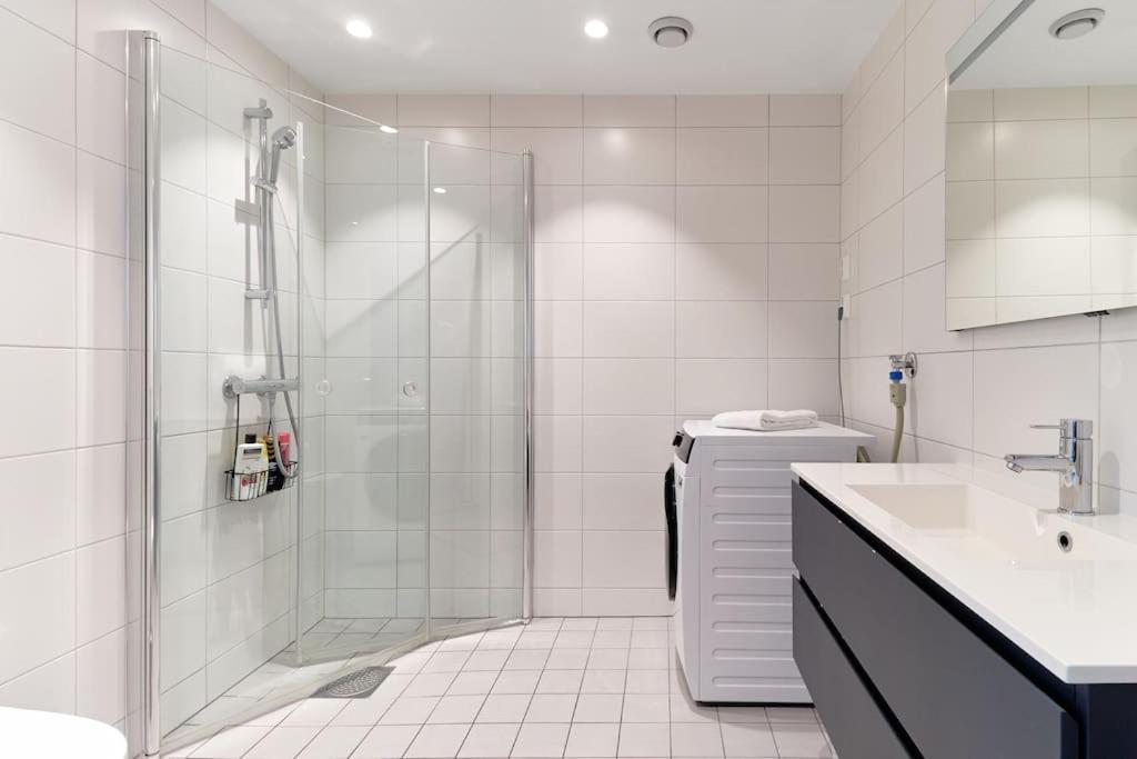 Bergen'S Finest: Sleek Oasis With Two Bedroom Екстер'єр фото